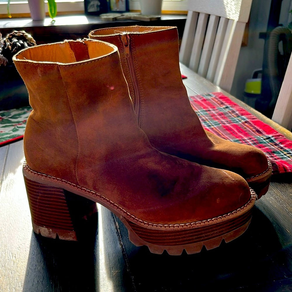 Women's 7.5 Brown Suede Heeled Booties